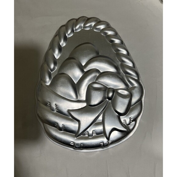 Vintage Wilton Easter Egg Basket #502-1727 Cake Pan 1980 Aluminum Spring - X - Picture 1 of 8